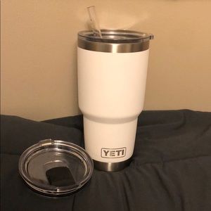 30oz Yeti Rambler with extra straw lid